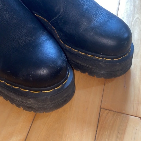 SOLD - Doc Martens Faux Fur Lined Leather Platform Chelsea Boot - Picture 7 of 7